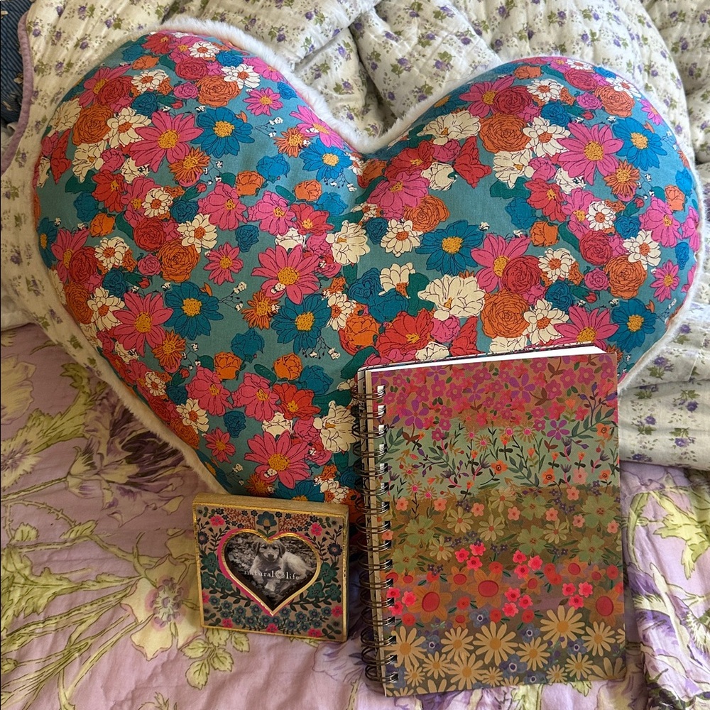 Natural Life Floral Heart Pillow, NWT Journal Book Floral Flowers NWT frame